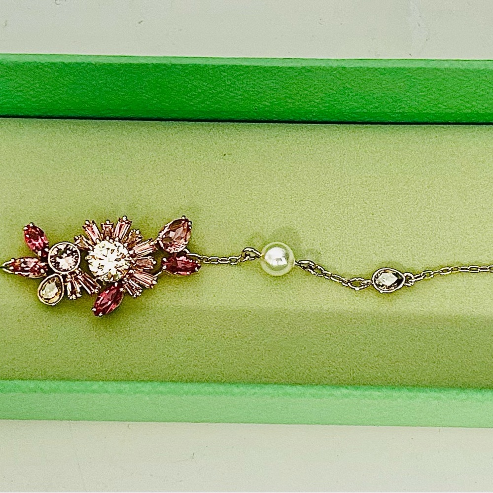 Gema bracelet: Crystal pearl, Mixed cuts, Flower, Pink, Gold-tone plated